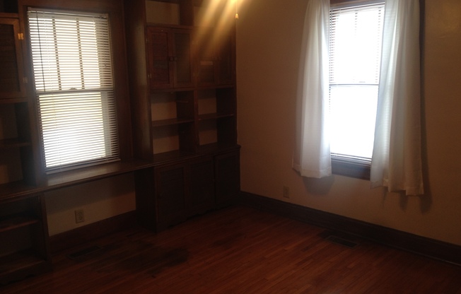 3 beds, 1 bath, $1,000