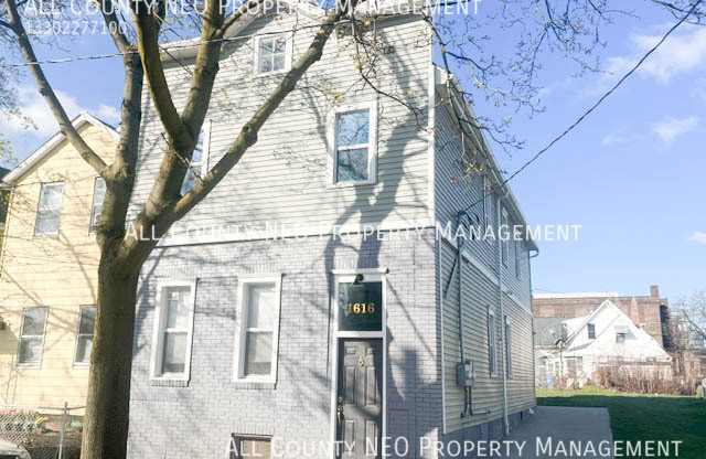 1616 E 33 ST
