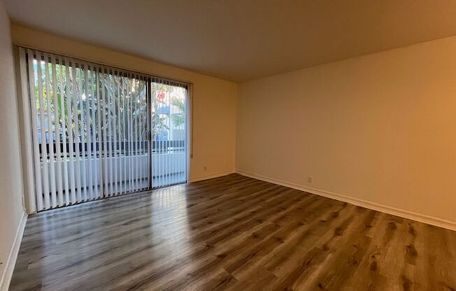 1 bed, 1 bath, 700 sqft, $1,900, Unit D1