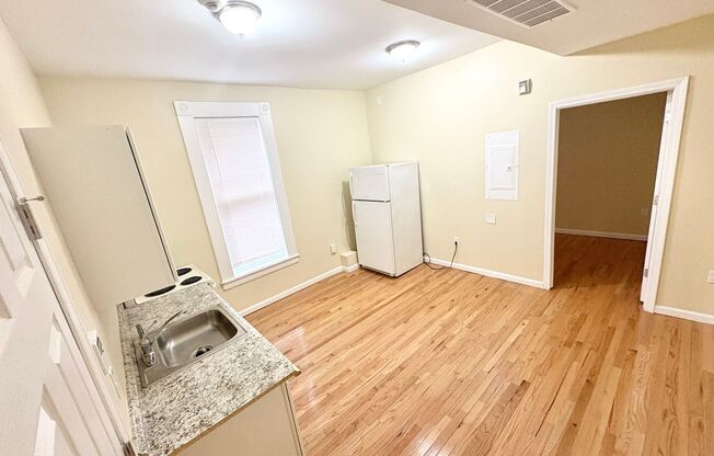 1 bed, 1 bath, 272 sqft, $1,050, Unit 2H