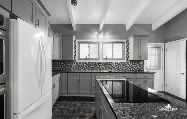Spectacular, Spacious & Sunny Apartment with All Utilities Included