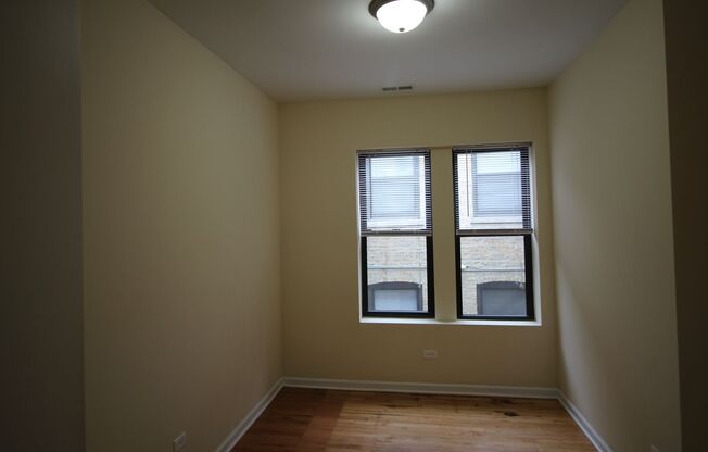 2 beds, 1 bath, $1,800, Unit 4750 #1W