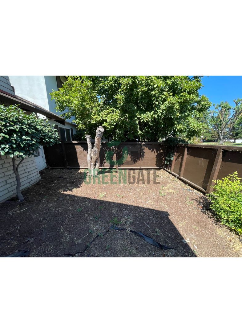 3 BEDROOM 2 BATH HOME MOVE IN READY IN MODESTO!