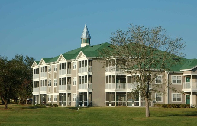 Apartment Building at Audubon Oaks, Lakeland, FL, 33809