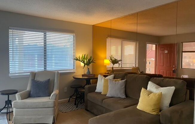 Month to Month Fully Furnished Condo FSU Downtown - Available for Session!