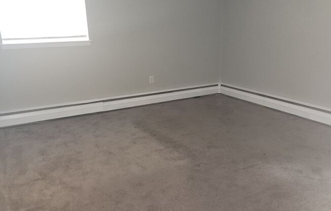 1 bed, 1 bath, $1,050, Unit D02