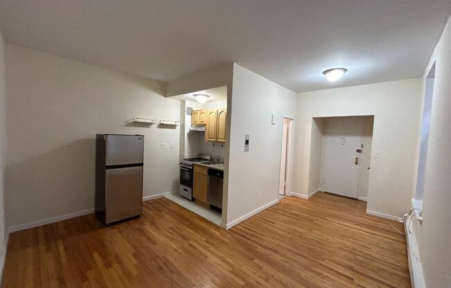 Studio, 1 bath, $2,450, Unit 3C