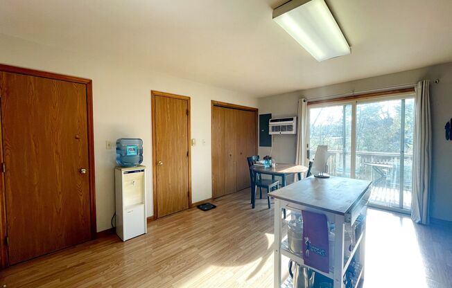 2 beds, 1.5 baths, $1,150, Unit 105