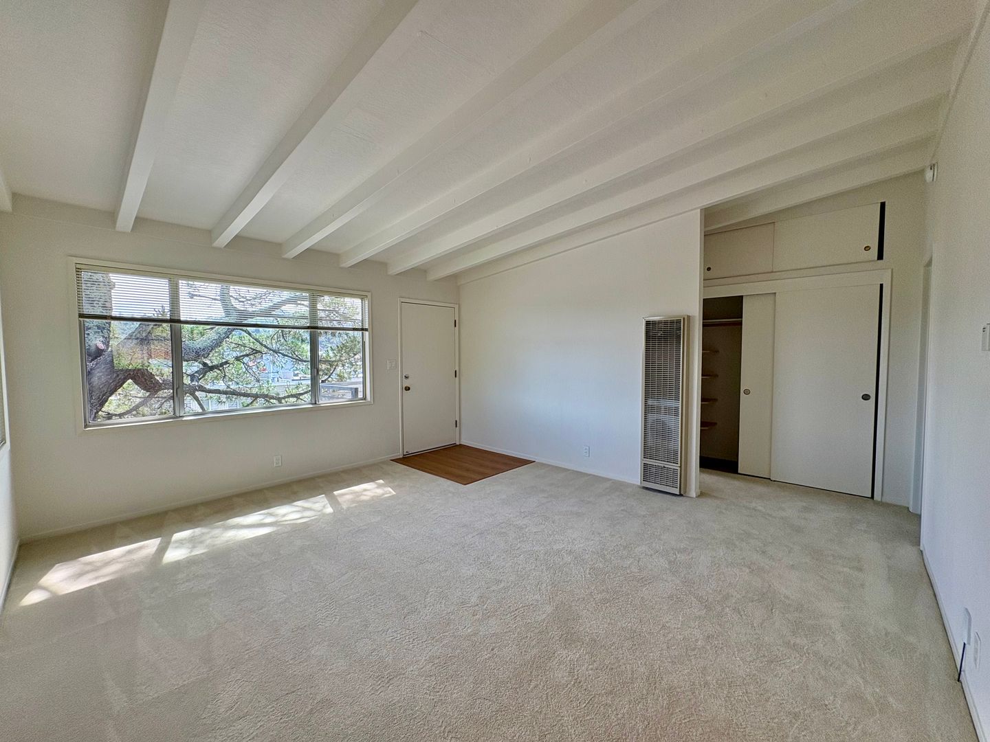 Amazing 1bed/1bath Apartment With Water Views!!