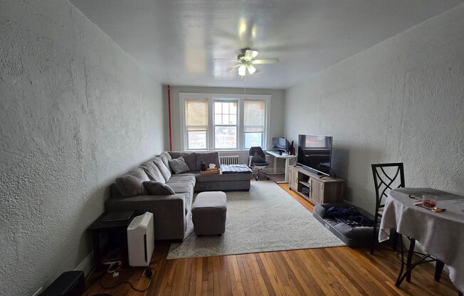 Close to T - Pet Friendly - On site laundry