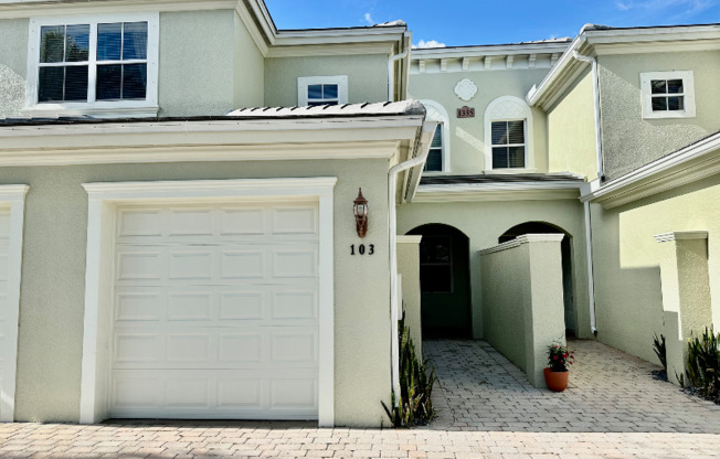 1335 MARIPOSA CIR