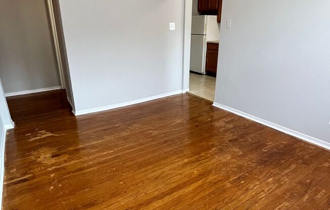 2 beds, 1 bath, $1,095