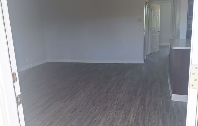 2 beds, 1 bath, 890 sqft, $1,200, Unit 102