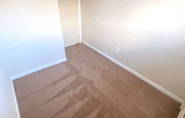 1 bed, 1 bath, 625 sqft, $1,270, Unit D09