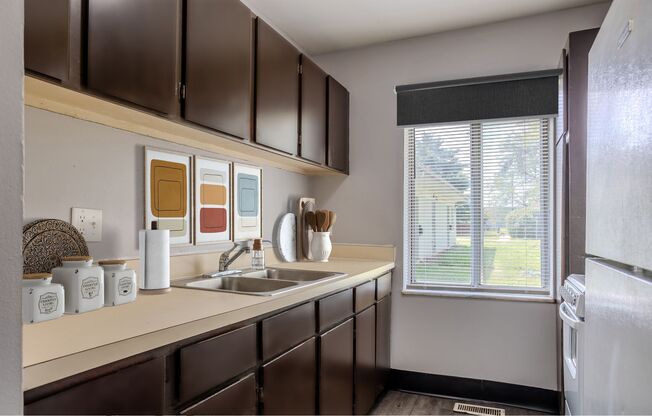 Studio, 1 bath, 420 sqft, $700