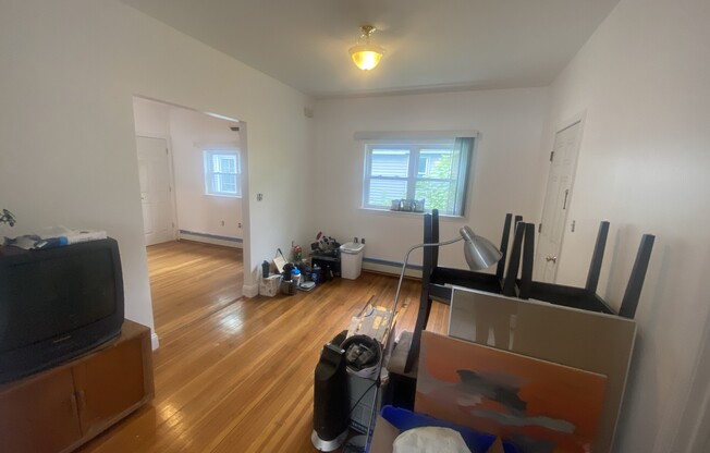 34 DICKINSON ST