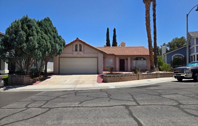 A Fabulous 4 Bedroom Single Story Home at the Lakes