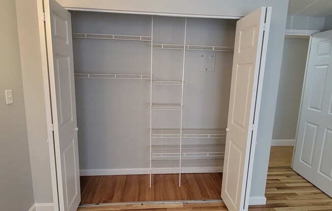 2 beds, 1 bath, 1,000 sqft, $2,350, Unit 0