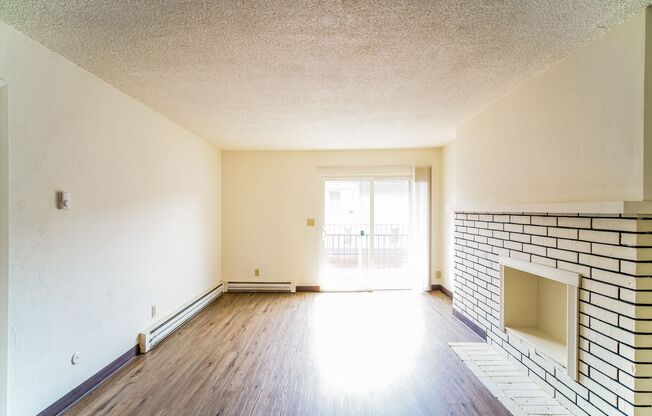 2 beds, 1 bath, 800 sqft, $1,175, Unit 819