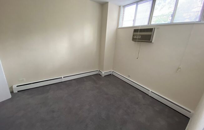1 bed, 1 bath, 700 sqft, $1,400, Unit 1616 1G