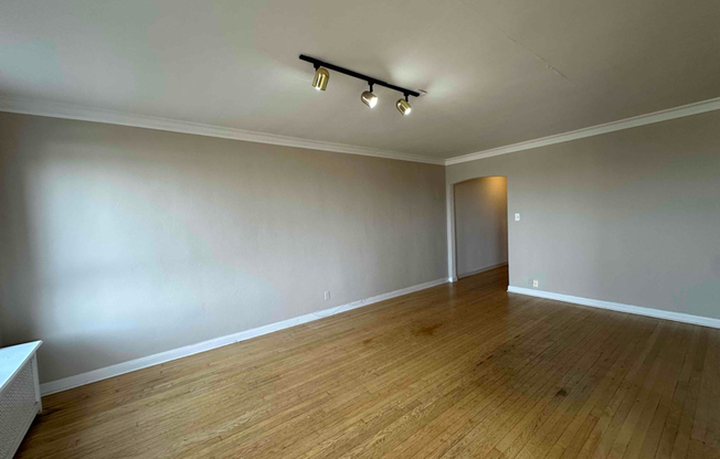 1720 E CAPITOL DR