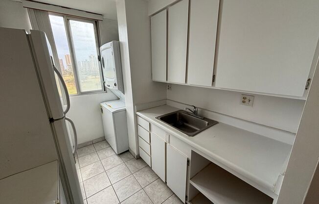 8th Floor Golf Course View 2 Bed 2 Bath 1 Parking in Fairway House! Water, Sewer included!