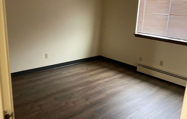 1 bed, 1 bath, 700 sqft, $899, Unit Lovers Lane-112
