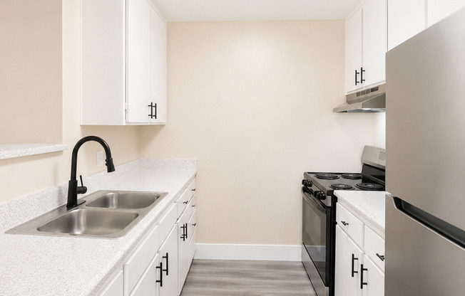 2 beds, 1 bath, 896 sqft, $2,095, Unit 035