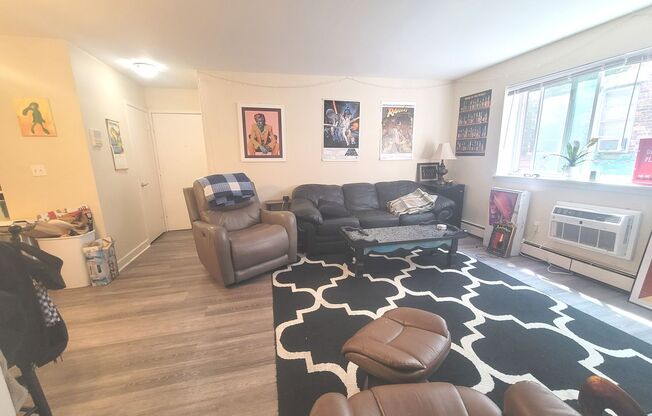 2 beds, 1 bath, $1,195, Unit 113