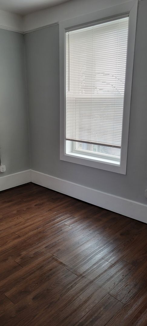 2 beds, 1 bath, 778 sqft, $1,595, Unit 16