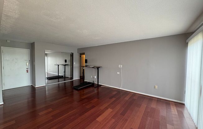 Light-filled Contemporary 1 Bedroom 1 Bathroom Unit In Refreshing Tanglewood - Utilities Included!