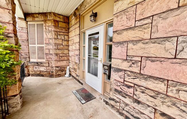212 North Highland Avenue