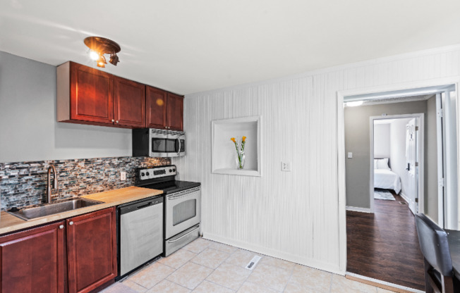 206 E 37 ST