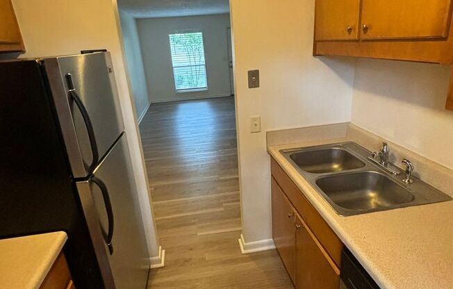 2 beds, 1 bath, 800 sqft, $1,100