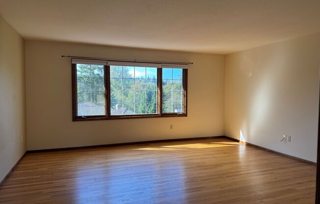 4 beds, 2.5 baths, $4,500
