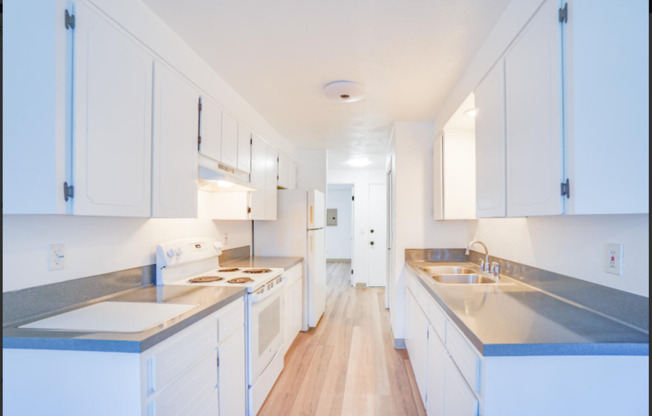 Westwood Apartments ** On-site Laundry Facilities, Off-Street Parking & Private Patio or Balcony