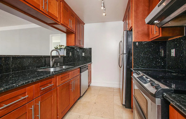 300 3rd St APT 620, San Francisco, CA 94107