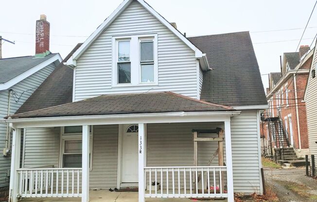 2 Bed / 1 Bath HOUSE on 10th Ave close to Wexner Medical Center and OSU CAMPUS