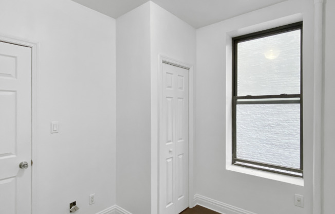 528 W 152 ST