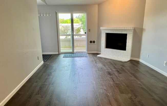 Woodinville ~ Woodland Hills Condo
