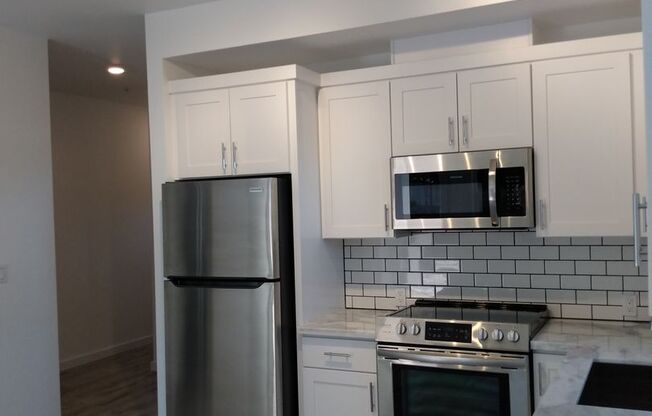2 beds, 1 bath, 745 sqft, $2,095, Unit 8513-201