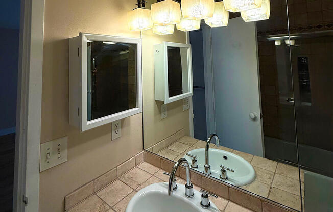 1 bed, 1.8 baths, 885 sqft, $3,795, Unit 211