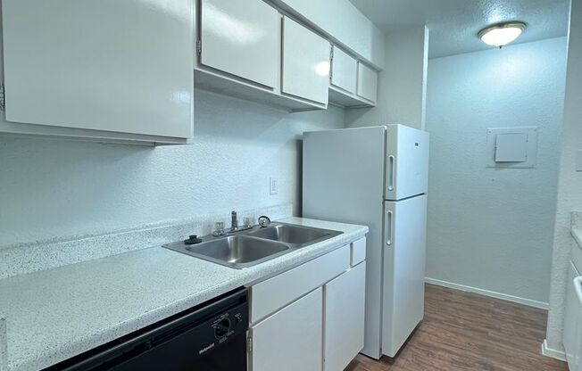 1 bed, 1 bath, 660 sqft, $900, Unit 18-501