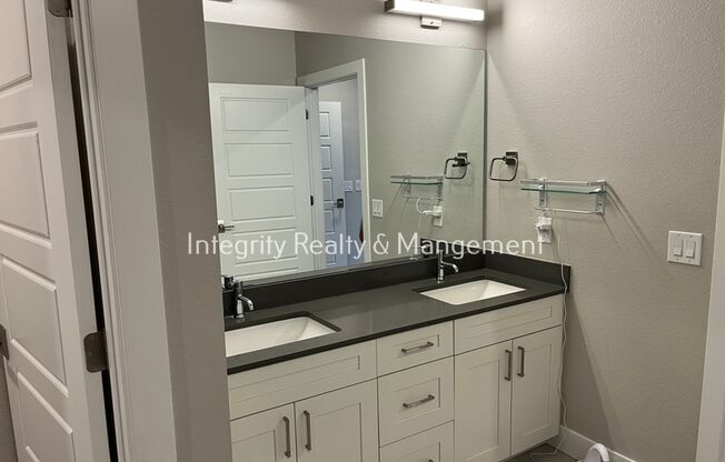 2 beds, 2 baths, $3,195