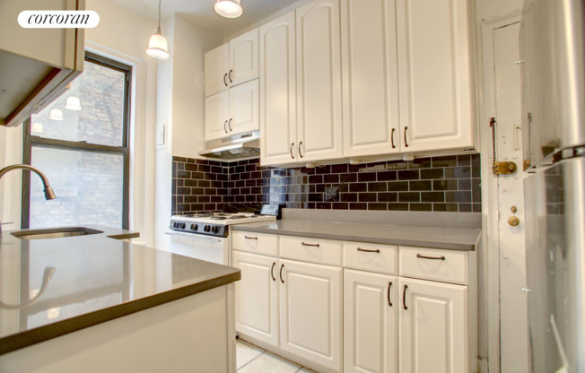 315 W 102 ST