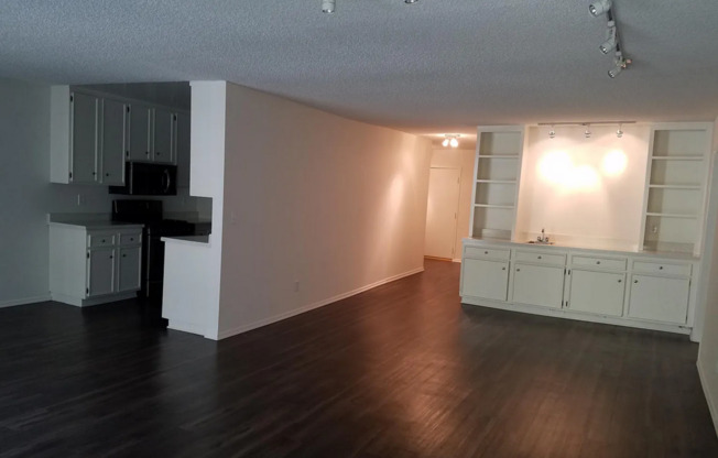 1 bed, 1 bath, $2,495, Unit 107