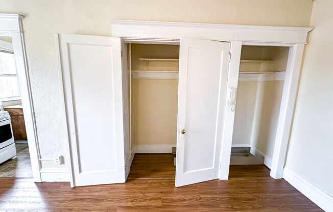 Studio, 1 bath, 380 sqft, $1,195, Unit 304