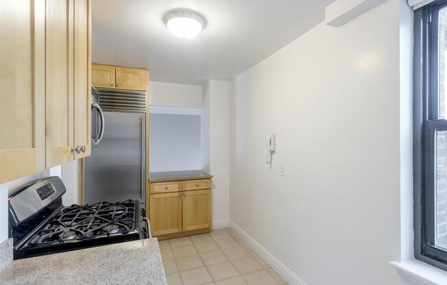 1 bed, 1 bath, 850 sqft, $5,350, Unit 14T