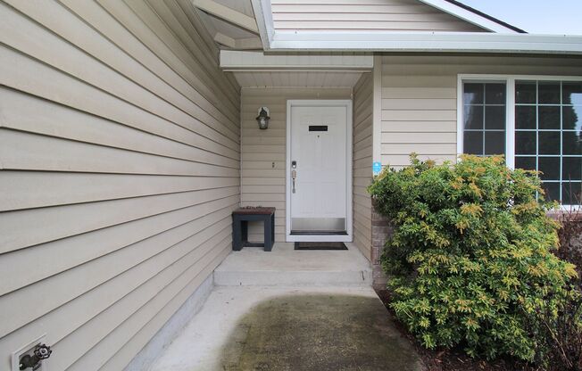 Spacious Southeast Hillsboro 3 Bedroom/2 Bath Home with Fenced Yard