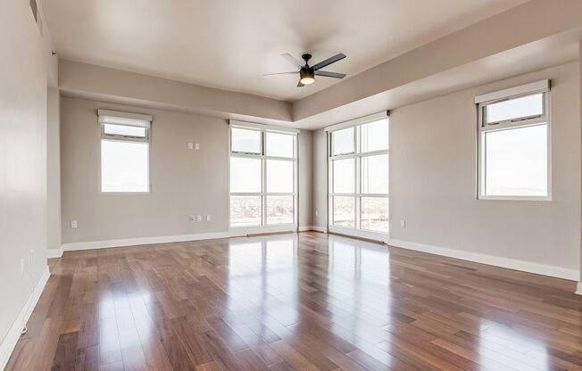 Spacious 3bd/2.5ba residence with City & Mountain Views